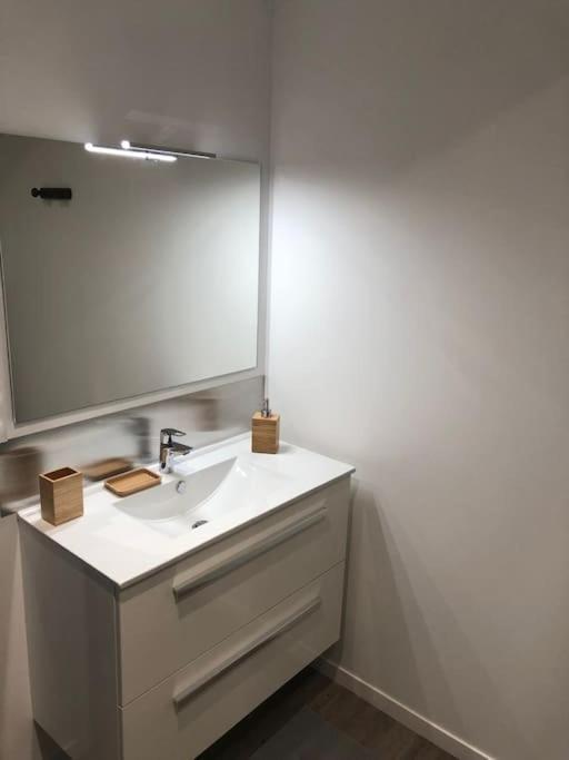 Gite De L'Hotel Castel Couvains  Экстерьер фото